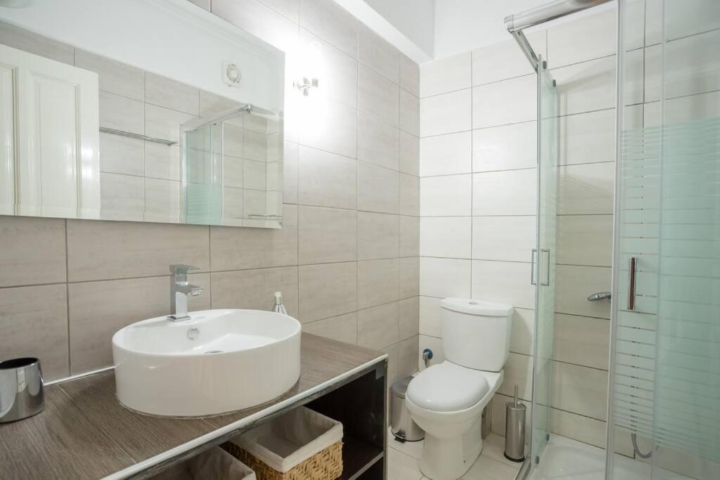 New  2 Bedroom/ 2 Bath Ap.Nidri, Familia エクステリア 写真